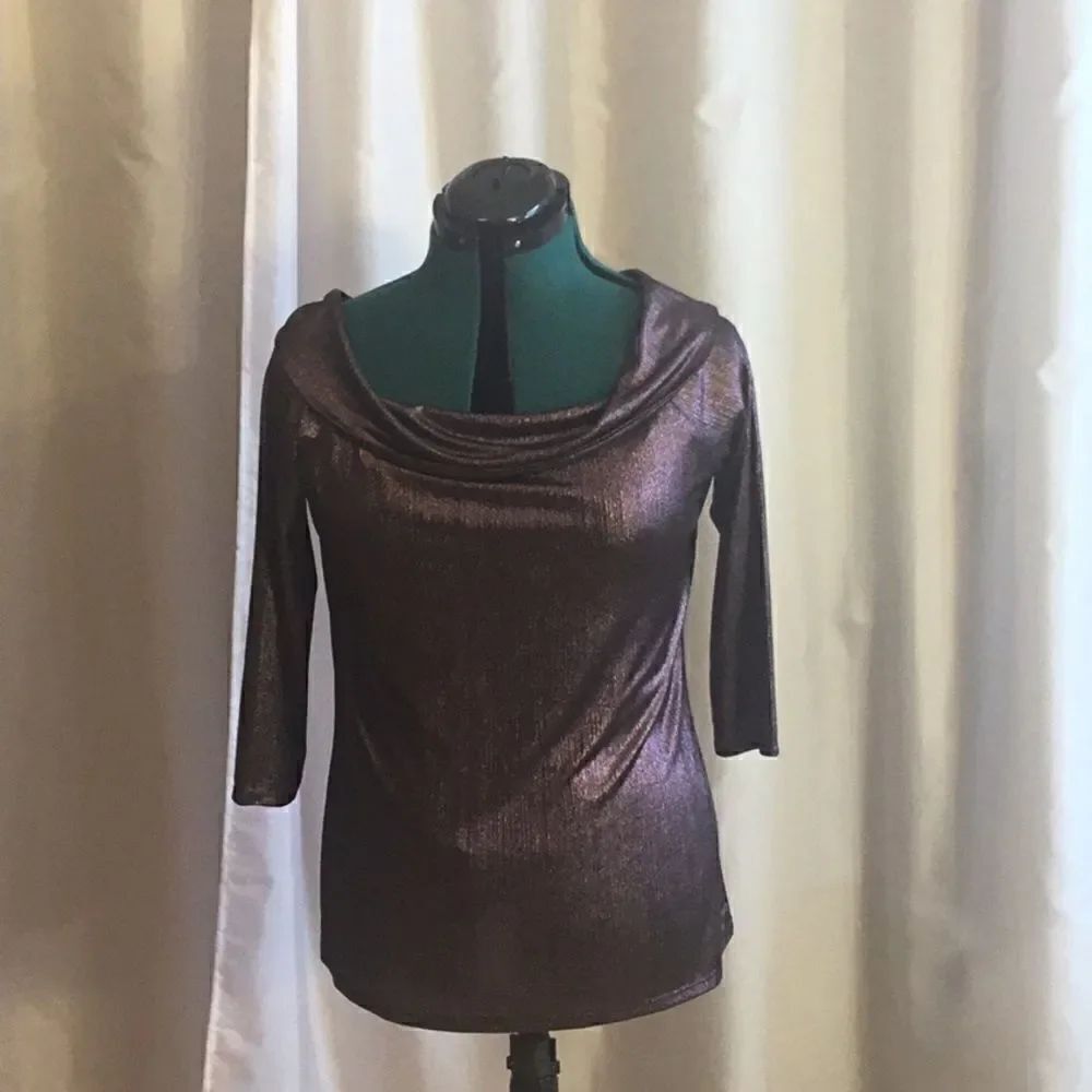 Ribbed material metallic thread top with 3/4 length sleeves in large